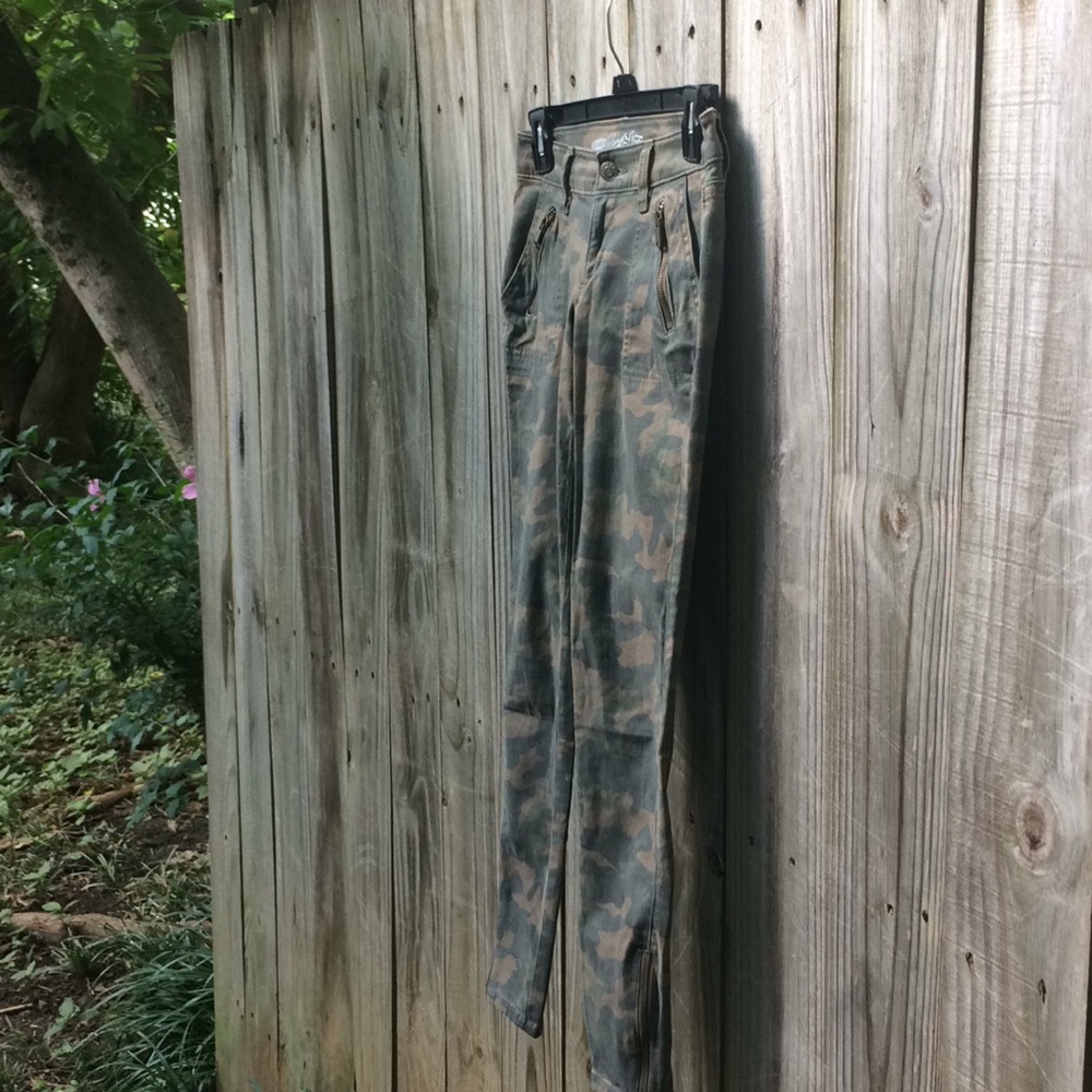 Camo. Pants - Picture 2 of 8